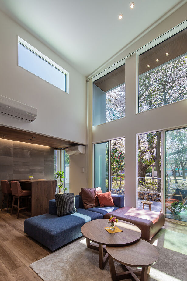 ハーバーハウス 高断熱＆高調湿で居心地抜群！開放的な木漏れ日リビングがある、気品に満ちた家の建築実例画像2