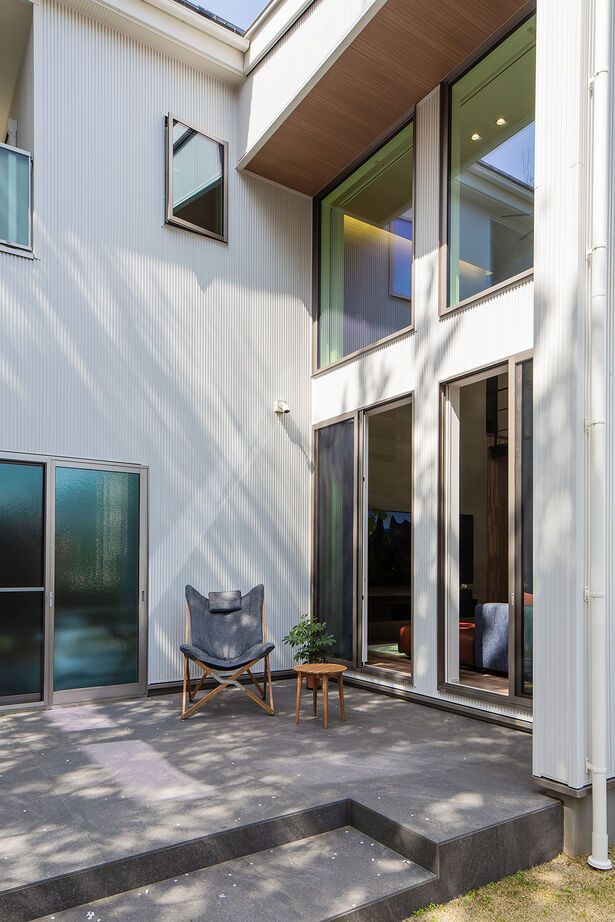 ハーバーハウス 高断熱＆高調湿で居心地抜群！開放的な木漏れ日リビングがある、気品に満ちた家の建築実例画像4