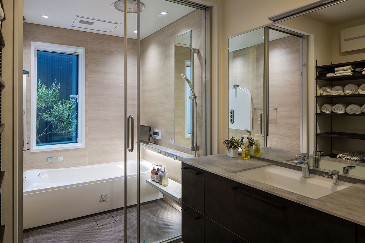 ハーバーハウス 高断熱＆高調湿で居心地抜群！開放的な木漏れ日リビングがある、気品に満ちた家の建築実例画像6