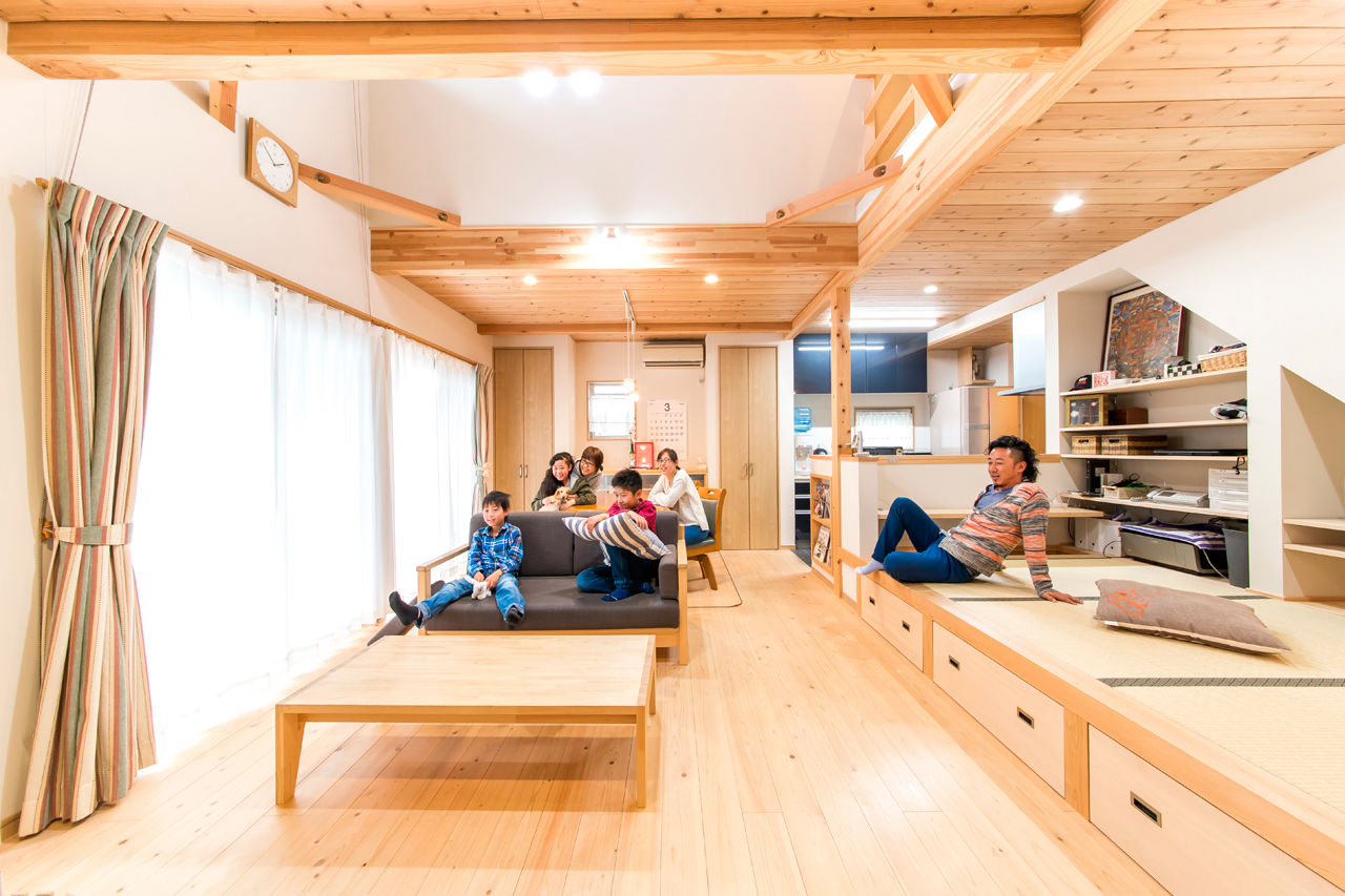 福工房 【2000万円台/2階建て/40坪台/吹き抜け/間取り図/駐車スペース有】2世帯が仲良く暮らす国産ヒノキが香る家の建築実例画像1