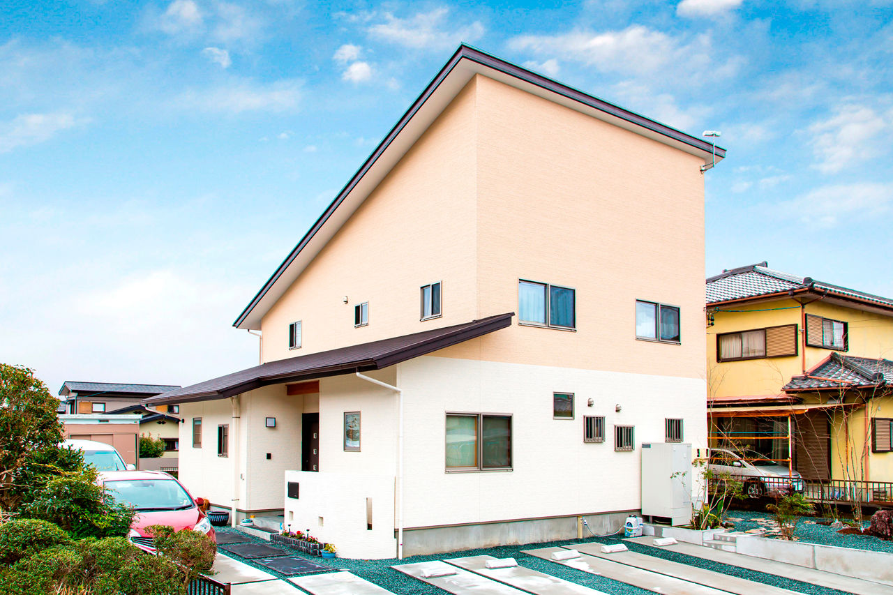 福工房 【2000万円台/2階建て/40坪台/吹き抜け/間取り図/駐車スペース有】2世帯が仲良く暮らす国産ヒノキが香る家の建築実例画像2