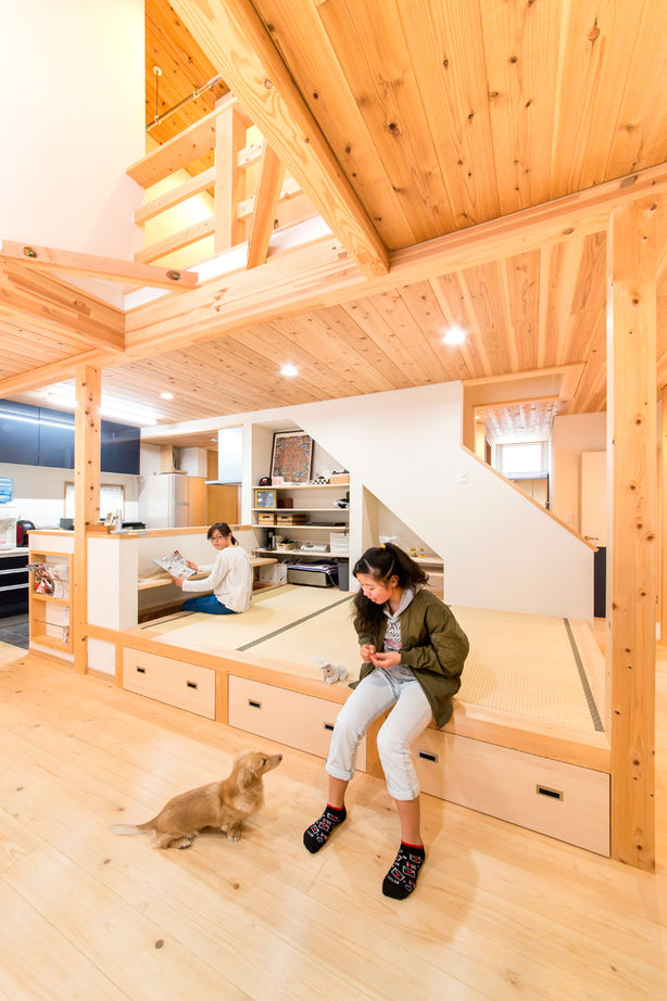 福工房 【2000万円台/2階建て/40坪台/吹き抜け/間取り図/駐車スペース有】2世帯が仲良く暮らす国産ヒノキが香る家の建築実例画像3