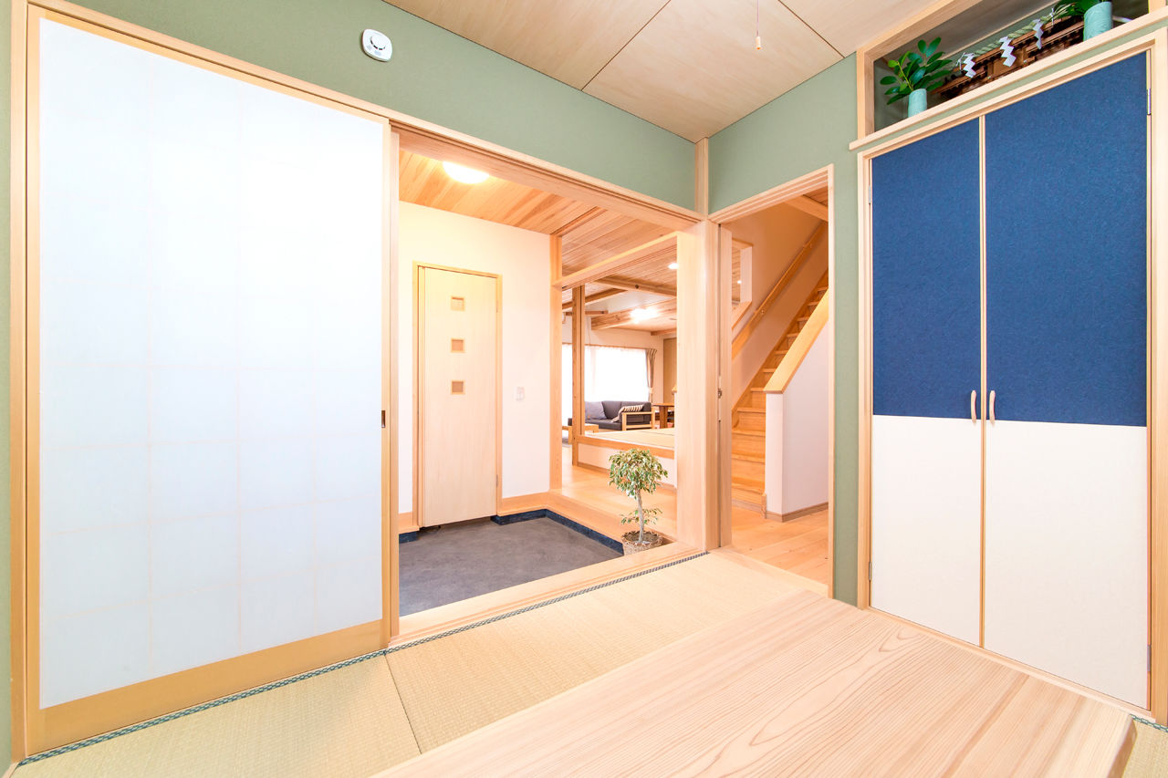 福工房 【2000万円台/2階建て/40坪台/吹き抜け/間取り図/駐車スペース有】2世帯が仲良く暮らす国産ヒノキが香る家の建築実例画像5