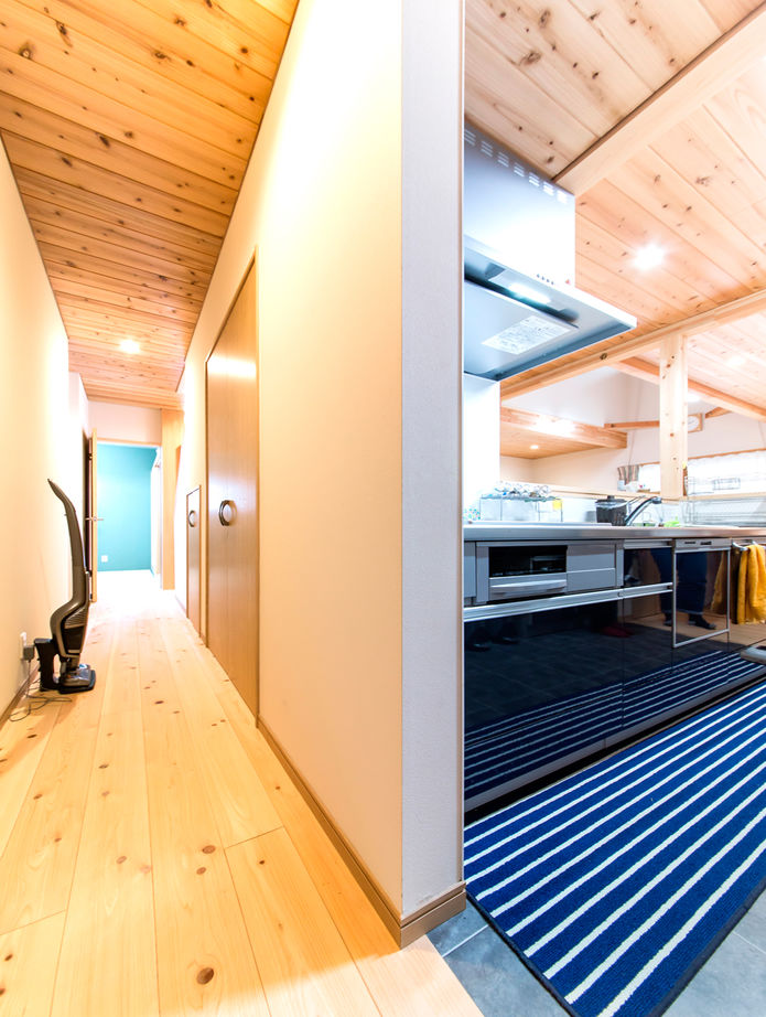 福工房 【2000万円台/2階建て/40坪台/吹き抜け/間取り図/駐車スペース有】2世帯が仲良く暮らす国産ヒノキが香る家の建築実例画像6