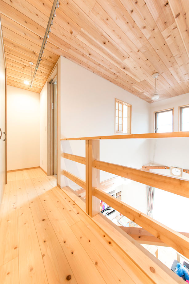 福工房 【2000万円台/2階建て/40坪台/吹き抜け/間取り図/駐車スペース有】2世帯が仲良く暮らす国産ヒノキが香る家の建築実例画像8