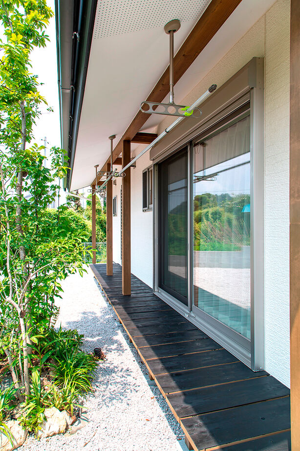 福工房 【平屋/20坪台/理想の間取り】土間でのDIYが楽しみ。伸びやかに子育てできるコンパクトな25坪以下の平屋の建築実例画像4