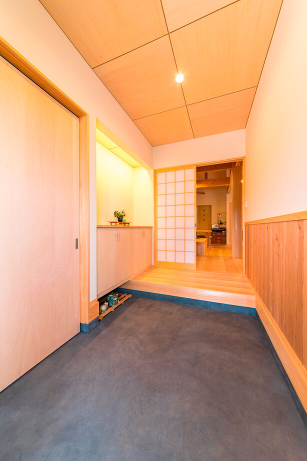 福工房 【平屋/30坪台/和風/駐車可/軒の深い平屋/理想の間取り】LDKの中心はヒノキの大黒柱。開放的な平屋住宅の建築実例画像5