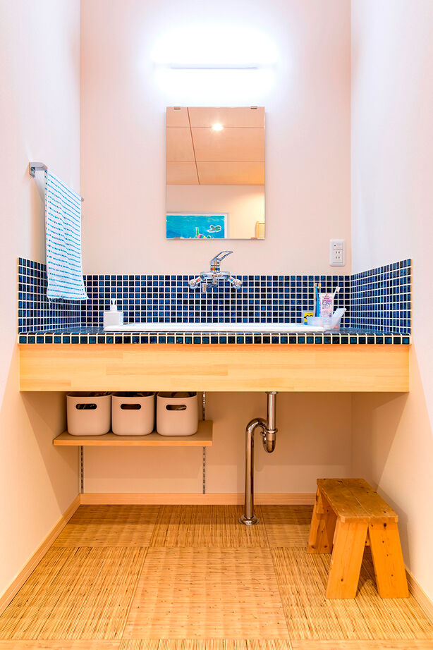 福工房 【平屋/30坪台/和風/駐車可/軒の深い平屋/理想の間取り】LDKの中心はヒノキの大黒柱。開放的な平屋住宅の建築実例画像7