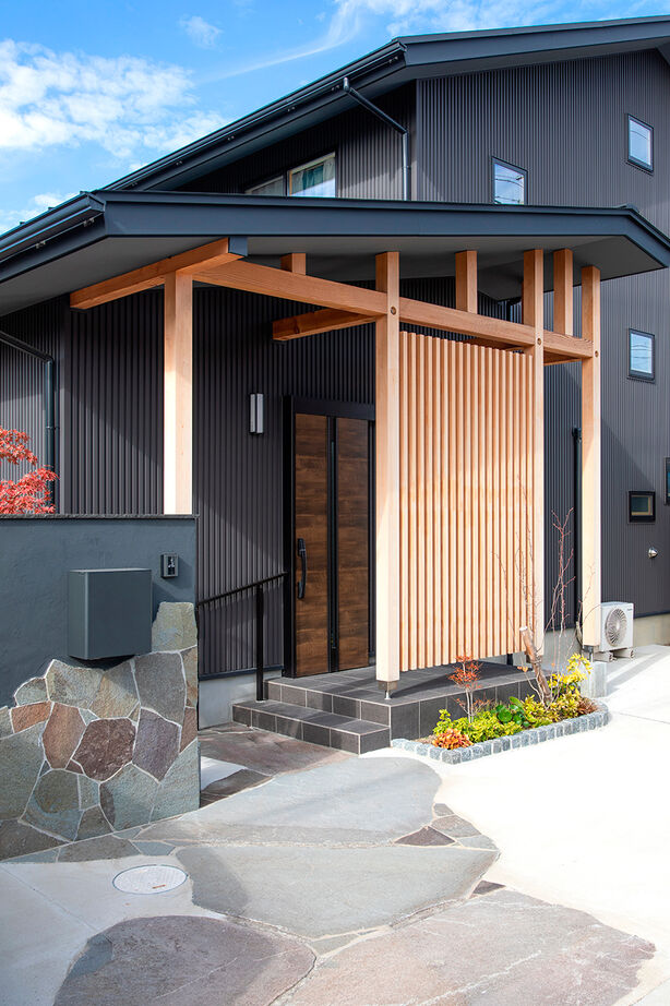 福工房 【30坪台/和モダン/2階建て/駐車2台可】庭とつながる広々リビング。木の温もりに癒される子育て間取りの家の建築実例画像8