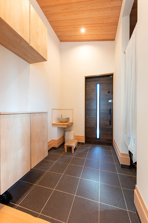 福工房 【30坪台/和モダン/2階建て/駐車2台可】庭とつながる広々リビング。木の温もりに癒される子育て間取りの家の建築実例画像9