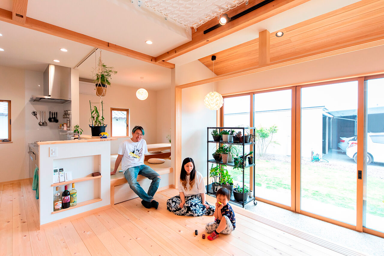 福工房 【30坪/2階建て/平屋ライク】家でもアスレチックで遊ぼう！庭とつながる土間＆吹抜けのある平屋ライクな家 の建築実例画像1