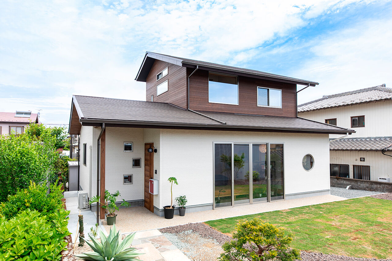 福工房 【30坪/2階建て/平屋ライク】家でもアスレチックで遊ぼう！庭とつながる土間＆吹抜けのある平屋ライクな家 の建築実例画像2