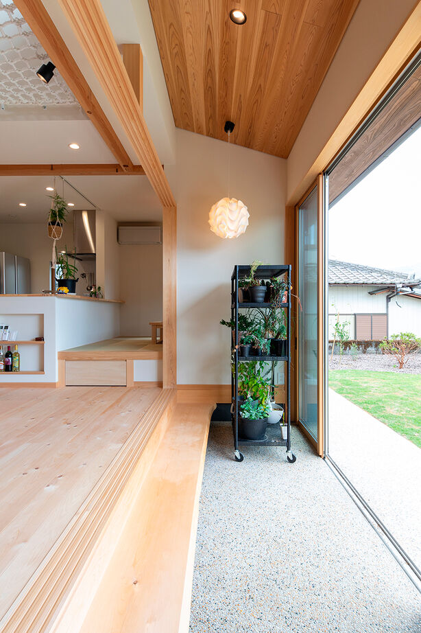 福工房 【30坪/2階建て/平屋ライク】家でもアスレチックで遊ぼう！庭とつながる土間＆吹抜けのある平屋ライクな家 の建築実例画像3