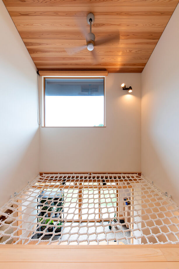 福工房 【30坪/2階建て/平屋ライク】家でもアスレチックで遊ぼう！庭とつながる土間＆吹抜けのある平屋ライクな家 の建築実例画像4