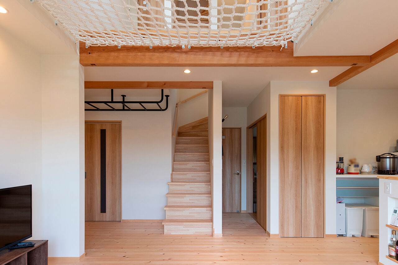 福工房 【30坪/2階建て/平屋ライク】家でもアスレチックで遊ぼう！庭とつながる土間＆吹抜けのある平屋ライクな家 の建築実例画像5