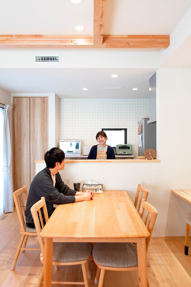 福工房 【30坪台/二世帯/2階建て】親世帯は平屋のように暮らせる間取りに。吹抜けリビングは家族みんなの癒しの場の建築実例画像3