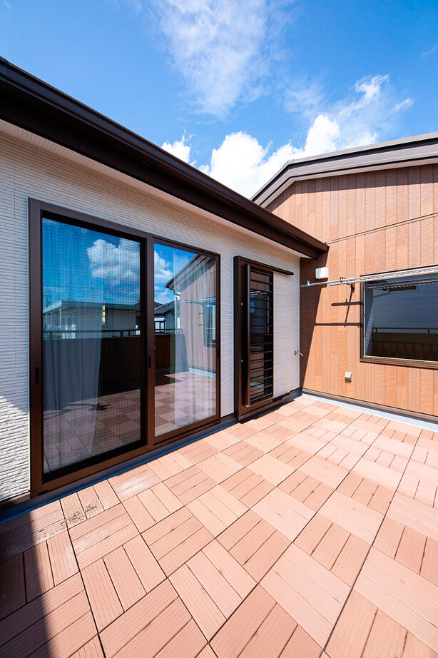 福工房 【30坪台/二世帯/2階建て】親世帯は平屋のように暮らせる間取りに。吹抜けリビングは家族みんなの癒しの場の建築実例画像6