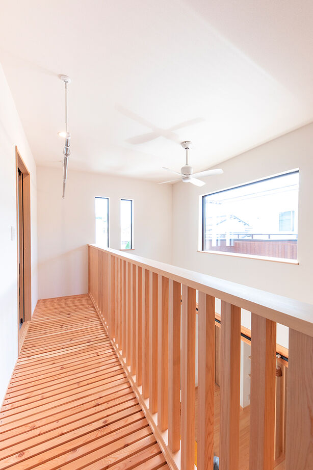 福工房 【30坪台/二世帯/2階建て】親世帯は平屋のように暮らせる間取りに。吹抜けリビングは家族みんなの癒しの場の建築実例画像7