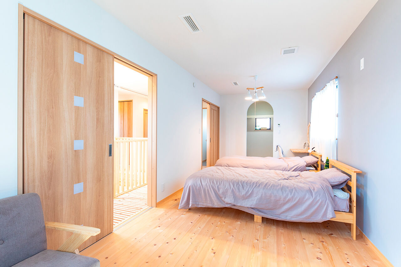 福工房 【30坪台/二世帯/2階建て】親世帯は平屋のように暮らせる間取りに。吹抜けリビングは家族みんなの癒しの場の建築実例画像9