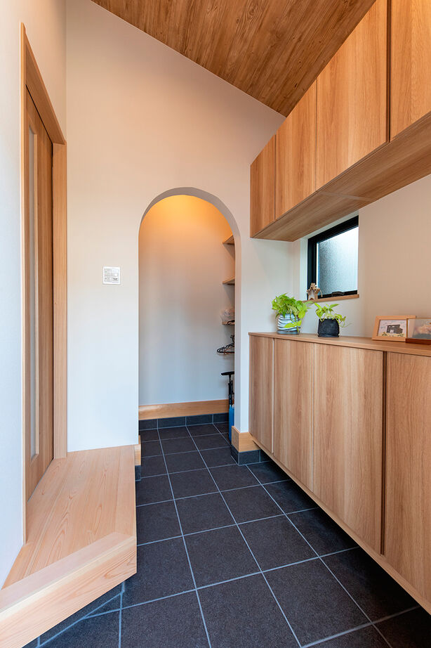 福工房 【30坪台/2階建て/全館空調/モダン】家事ラク間取りと行き止まりのない動線が◎ヒノキが香る子育て世代の家の建築実例画像7