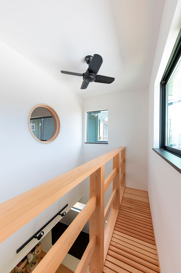 福工房 【30坪台/2階建て/全館空調/吹き抜け】回遊できて片付く間取りで家事も子育ても快適。小上がりも大活躍！の建築実例画像4