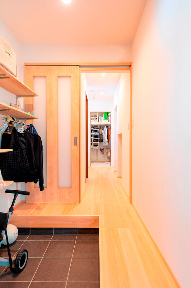 福工房 【30坪台/2階建て/全館空調/吹き抜け】回遊できて片付く間取りで家事も子育ても快適。小上がりも大活躍！の建築実例画像5