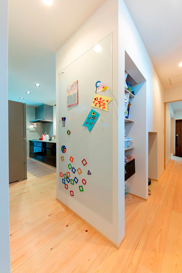 福工房 【30坪台/2階建て/全館空調/吹き抜け】回遊できて片付く間取りで家事も子育ても快適。小上がりも大活躍！の建築実例画像7