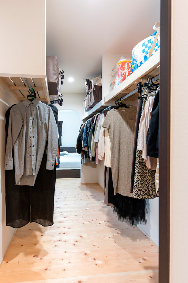 福工房 【30坪台/2階建て/全館空調/吹き抜け】回遊できて片付く間取りで家事も子育ても快適。小上がりも大活躍！の建築実例画像8