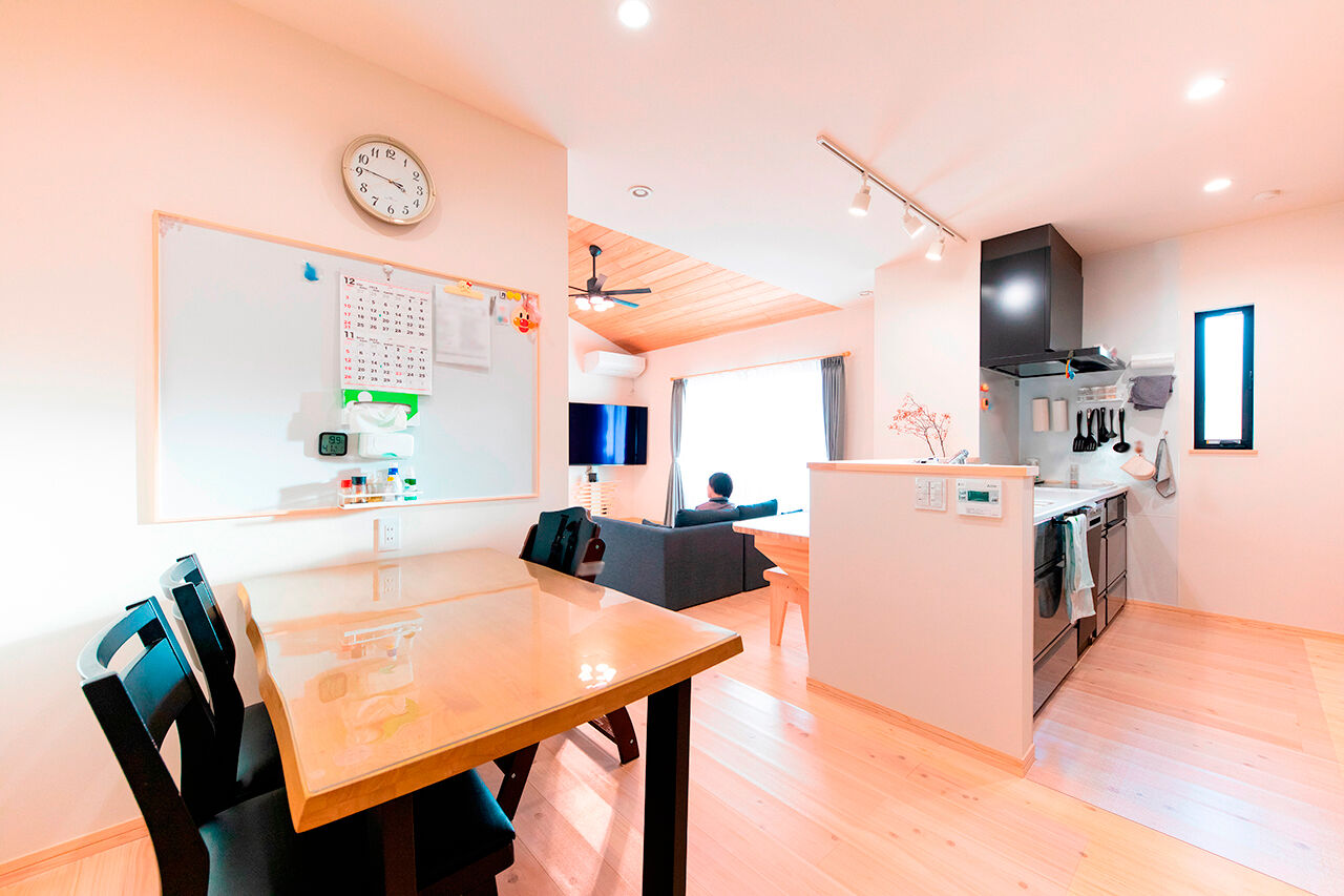 福工房 【平屋/和風/理想の間取り】外観は庭の風情に溶け込むように軒を深くかけ、和の趣を意識したデザインの平屋の建築実例画像3