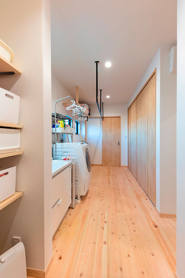 福工房 【平屋/和風/理想の間取り】外観は庭の風情に溶け込むように軒を深くかけ、和の趣を意識したデザインの平屋の建築実例画像8