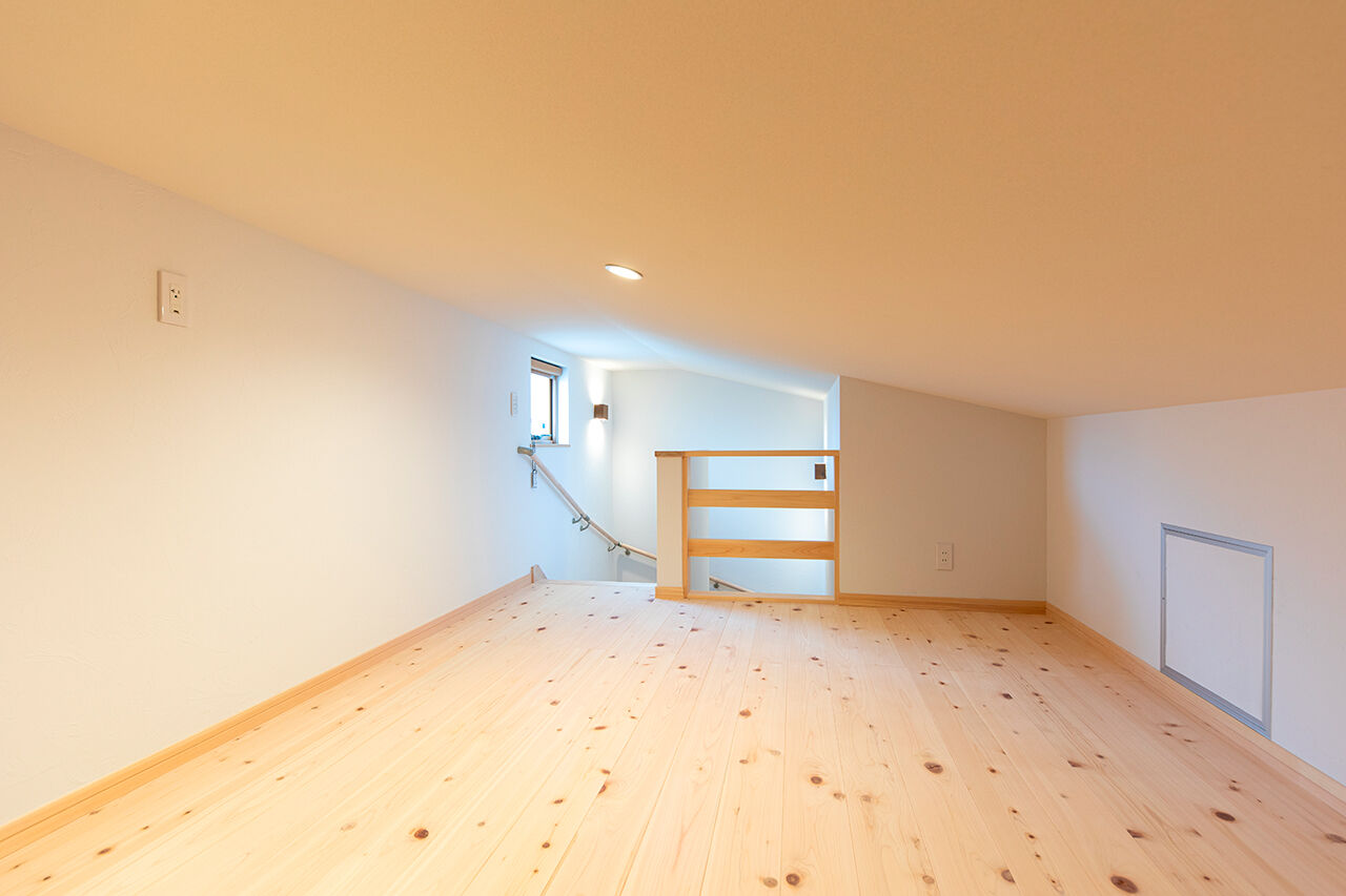 福工房 【30坪台/2階建て/駐車スペース有/モダン】無垢のヒノキの温もりとZEH水準の断熱性であったか快適な住まいの建築実例画像9