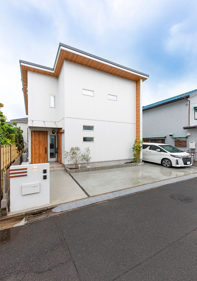 福工房 【40坪台/駐車スペース有/二世帯】収納たっぷり。家事ラク間取りも参考になるナチュラルモダンな二世帯住宅の建築実例画像1