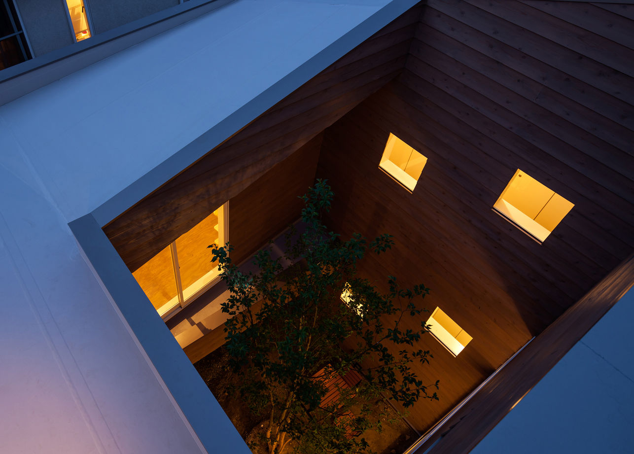 ココカラホーム　（ホームクリーン） 【中庭/旗竿地/建築家と建てる家】変形地に建てた木を囲んだ中庭のある遊び心のある家の建築実例画像3