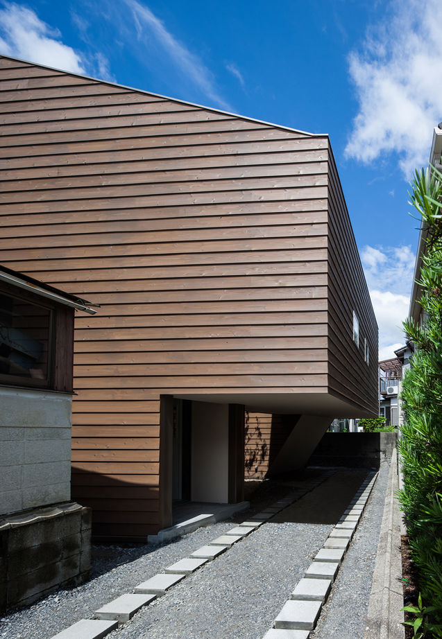 ココカラホーム　（ホームクリーン） 【中庭/旗竿地/建築家と建てる家】変形地に建てた木を囲んだ中庭のある遊び心のある家の建築実例画像6