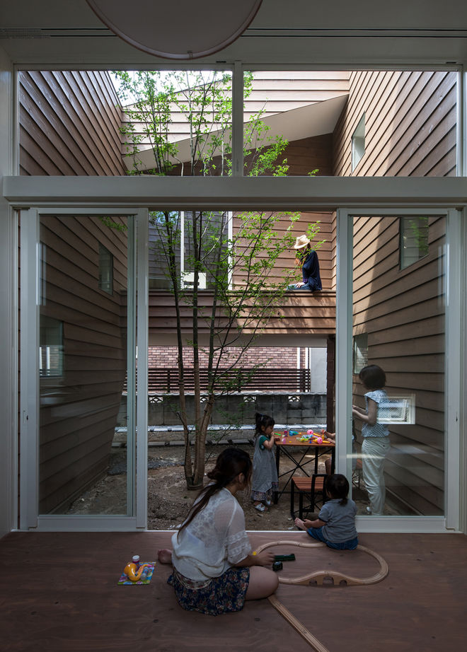 ココカラホーム　（ホームクリーン） 【中庭/旗竿地/建築家と建てる家】変形地に建てた木を囲んだ中庭のある遊び心のある家の建築実例画像9