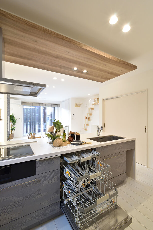 アルファホーム 【愛知県高浜市｜オーダーキッチン】気がつけば、３人と３匹がキッチンに集まる、にぎやかな毎日の建築実例画像3