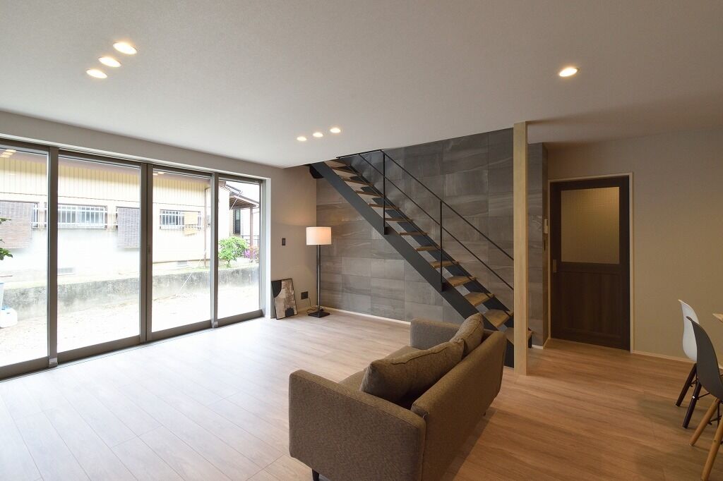 アルファホーム 【愛知県刈谷市｜土間｜ヌック】お庭と繋がる大きな窓とゆったりリビングの家の建築実例画像3