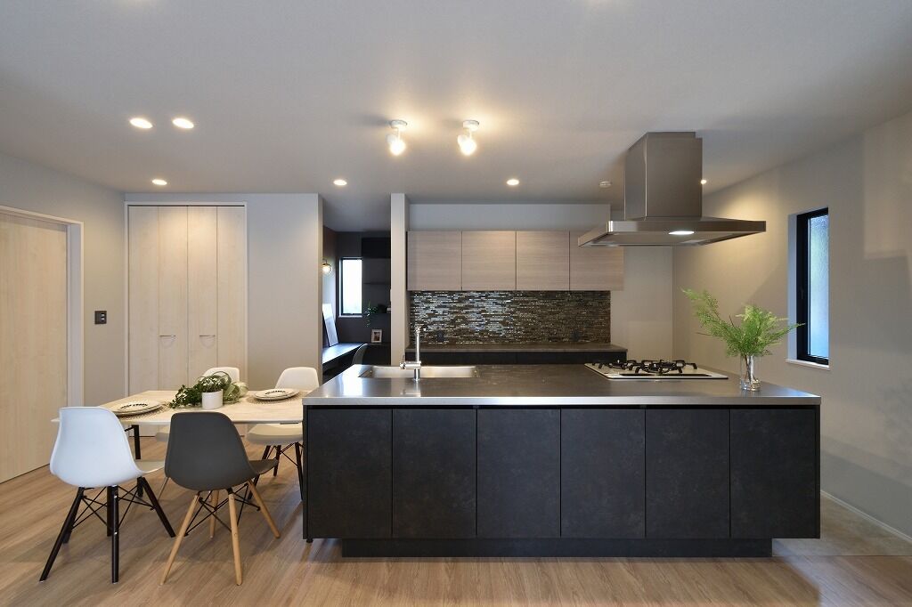 アルファホーム 【愛知県刈谷市｜土間｜ヌック】お庭と繋がる大きな窓とゆったりリビングの家の建築実例画像5