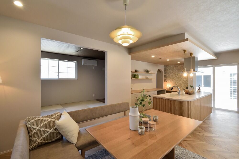 アルファホーム 【愛知県西尾市｜中庭｜土間】趣味を楽しむ平屋の建築実例画像3