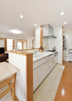 【RECO】敷島住宅　注文住宅課 【2000～2500万円/滋賀県】【間取図あり】家族が集まるルーフバルコニーと3人の子どもたちの個室のある家の建築実例画像3