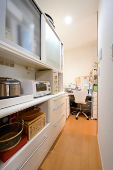 【RECO】敷島住宅　注文住宅課 【2000～2500万円/滋賀県】【間取図あり】家族が集まるルーフバルコニーと3人の子どもたちの個室のある家の建築実例画像4