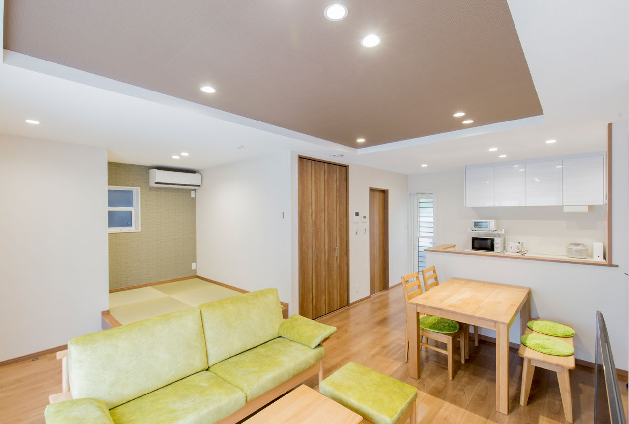 【RECO】敷島住宅　注文住宅課 【2000～2499万円/間取図あり/大阪府】大きな折上天井が開放的。外に出て寒さに驚くほど暖かくて快適！の建築実例画像2