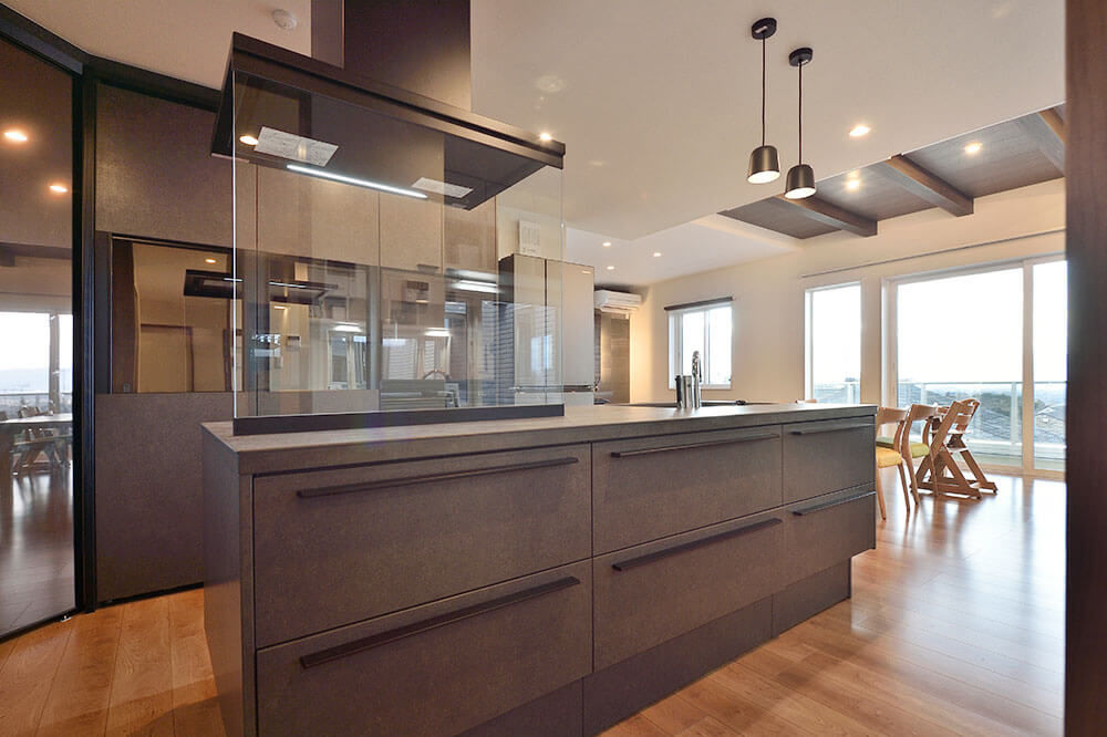 【RECO】敷島住宅　注文住宅課 まるで空に浮かんだ空中リビング！ 暮らしの中に古都の大パノラマを。親子三世代で暮らす理想の家の建築実例画像7