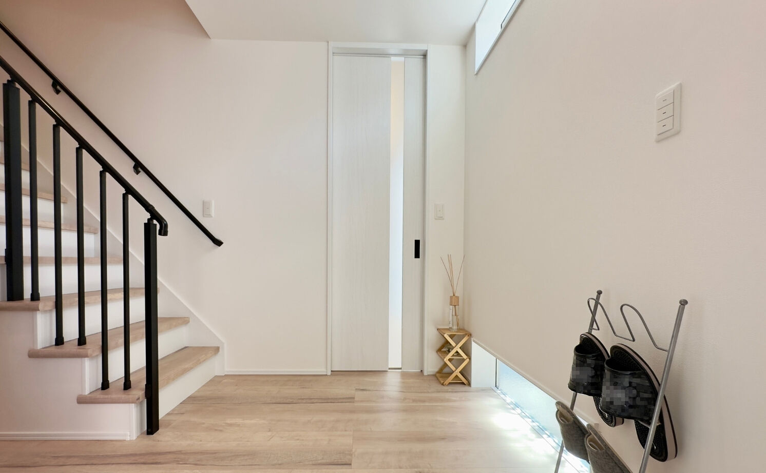 アルシティオプレミアム 【36.32坪/5人家族/2階建て】洗練された外観と間接照明が彩る、心地よい住まいの建築実例画像4