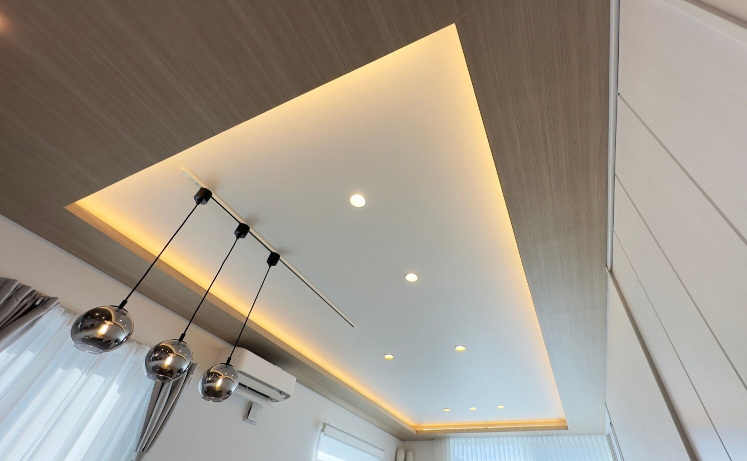 アルシティオプレミアム 【36.32坪/5人家族/2階建て】洗練された外観と間接照明が彩る、心地よい住まいの建築実例画像6