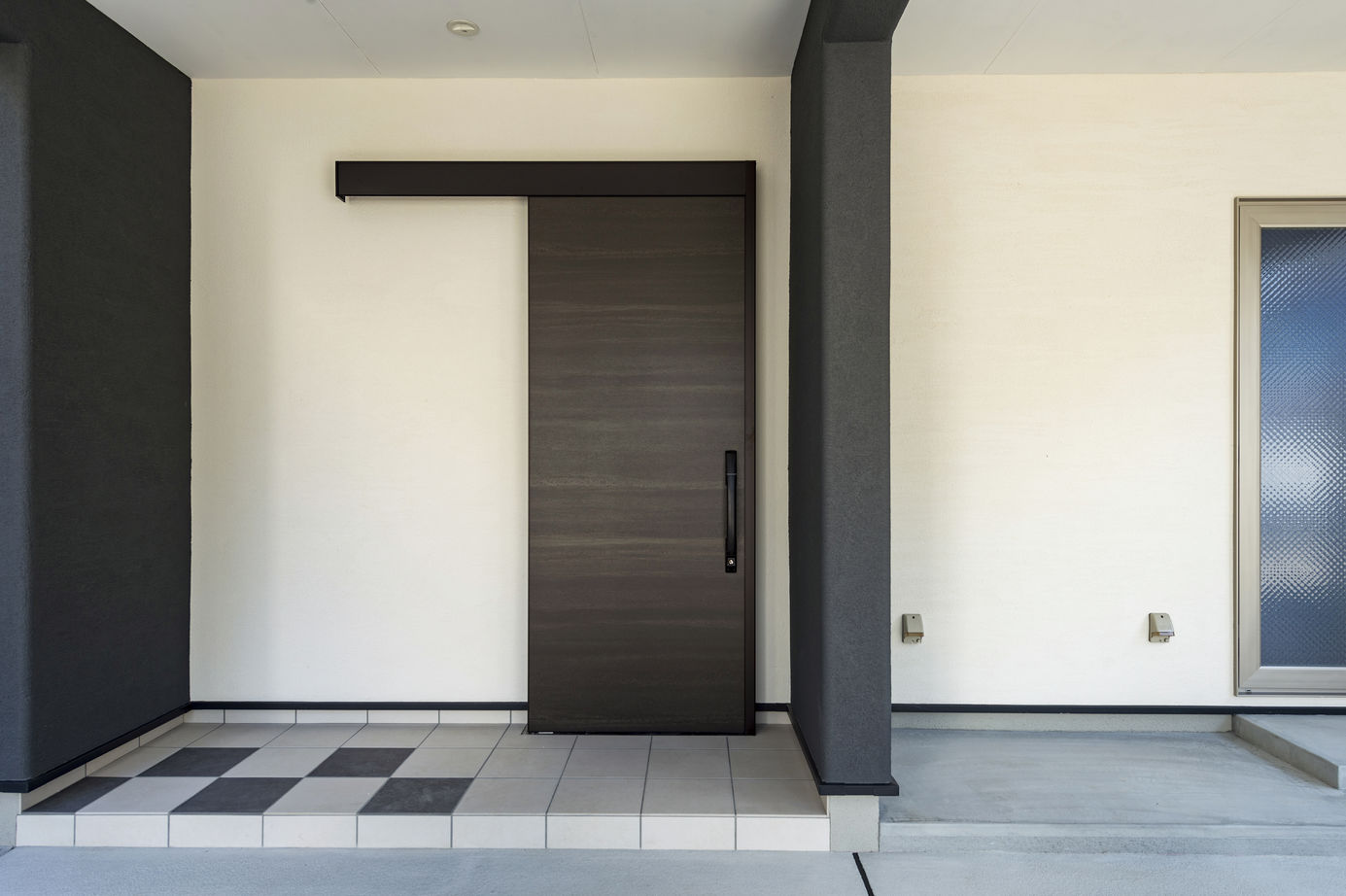 智建ホーム 敷地28坪に自然100％の漆喰。3階建て完全分離の2世帯住宅の建築実例画像3