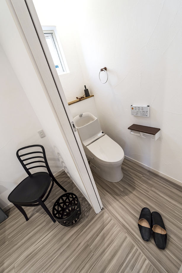 智建ホーム 敷地28坪に自然100％の漆喰。3階建て完全分離の2世帯住宅の建築実例画像5