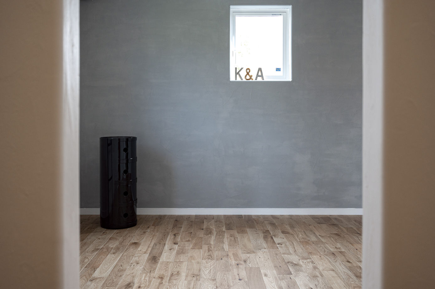 智建ホーム 【高気密高断熱/収納充実/ランドリールーム】左官が仕上げたモルタルのキッチン！空気がきれいな漆喰の家の建築実例画像7