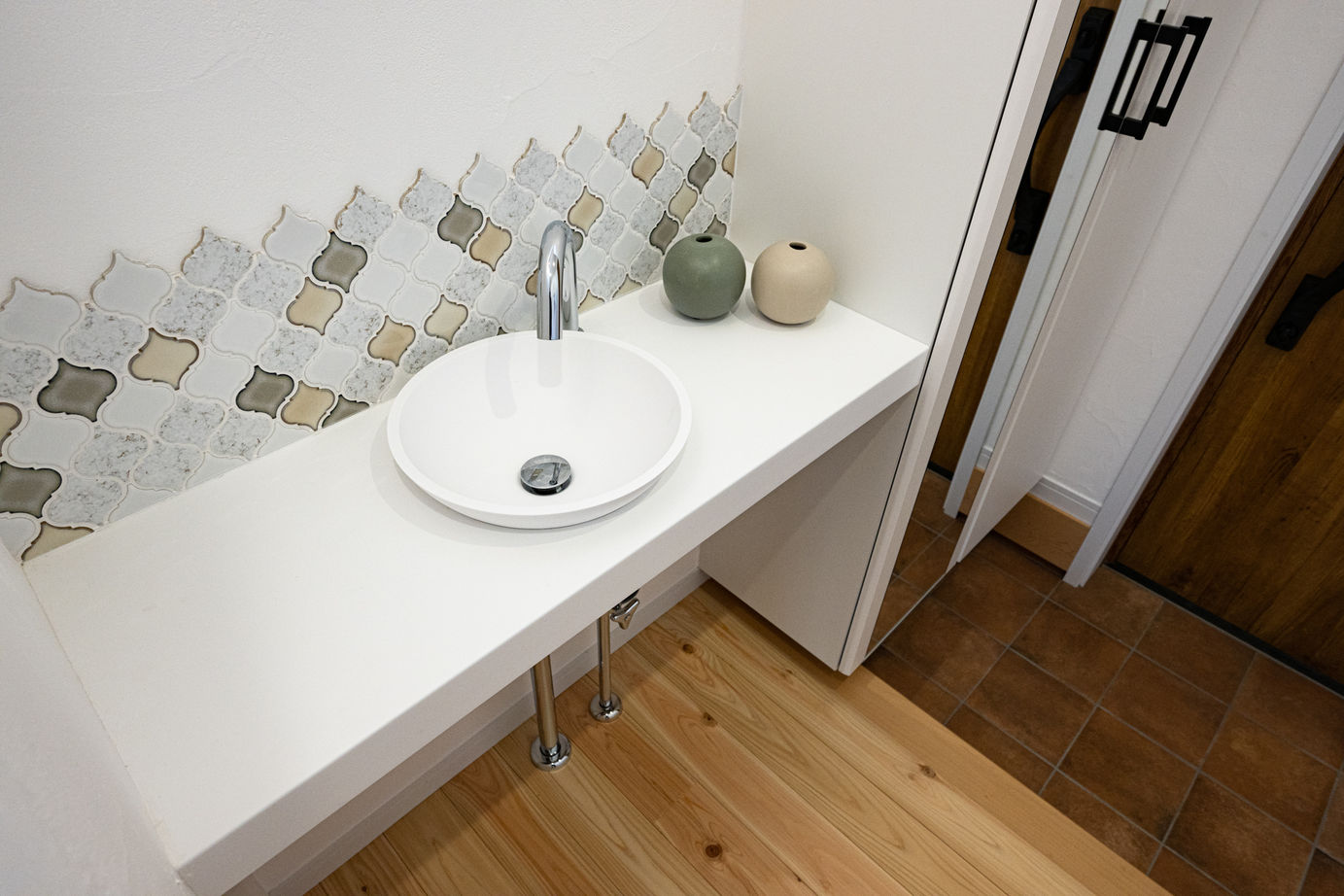 智建ホーム 【吹抜け/高気密高断熱/家事スペース】階段下ヌックのある大人かわいい家の建築実例画像2