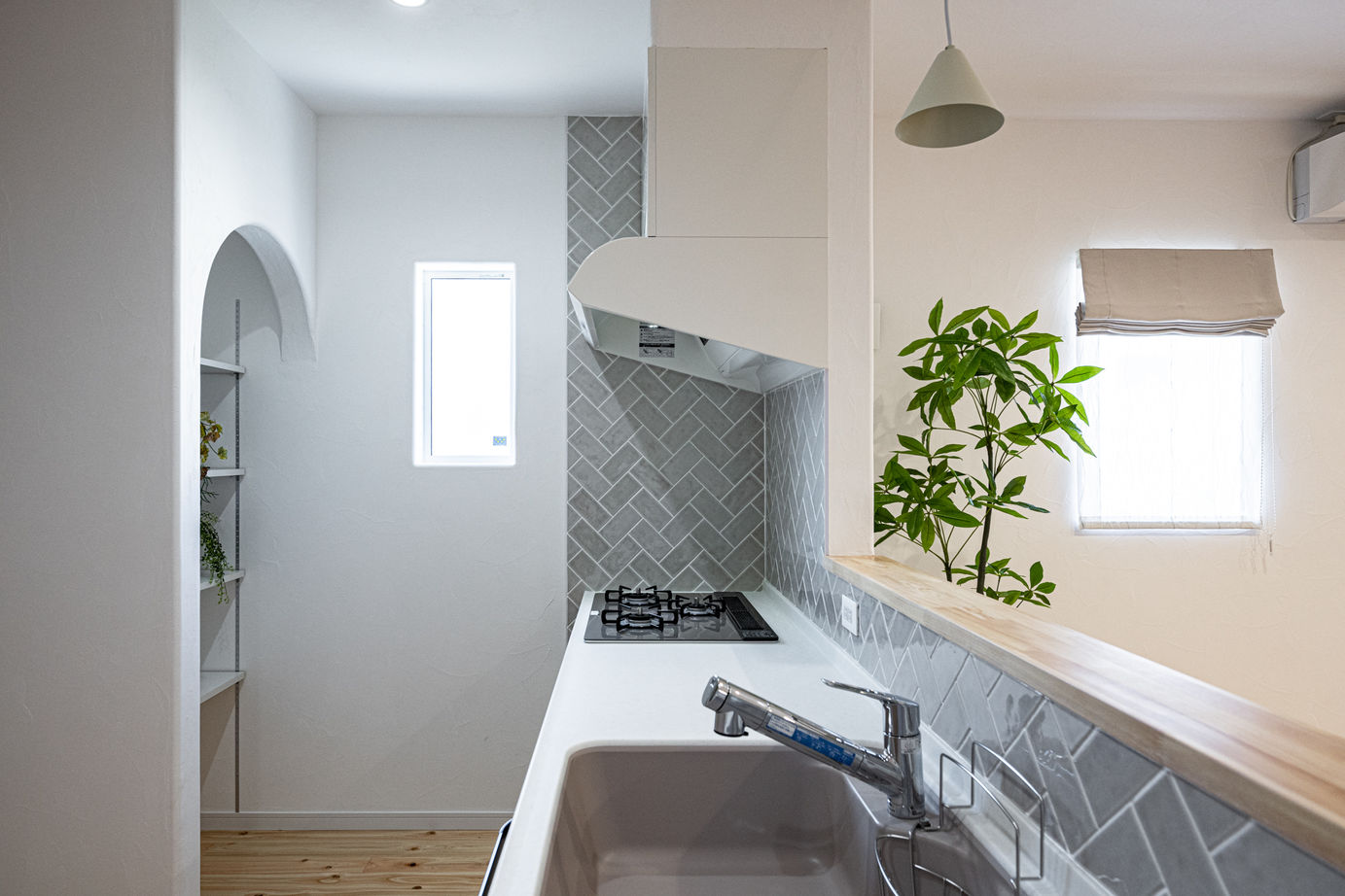 智建ホーム 【吹抜け/高気密高断熱/家事スペース】階段下ヌックのある大人かわいい家の建築実例画像6